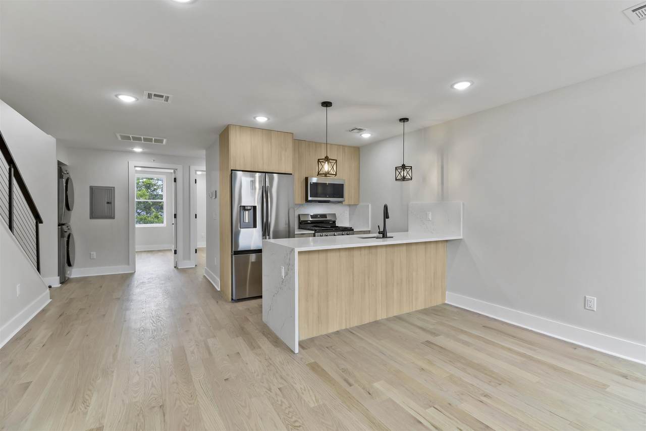 161 New York Ave - Photo 1