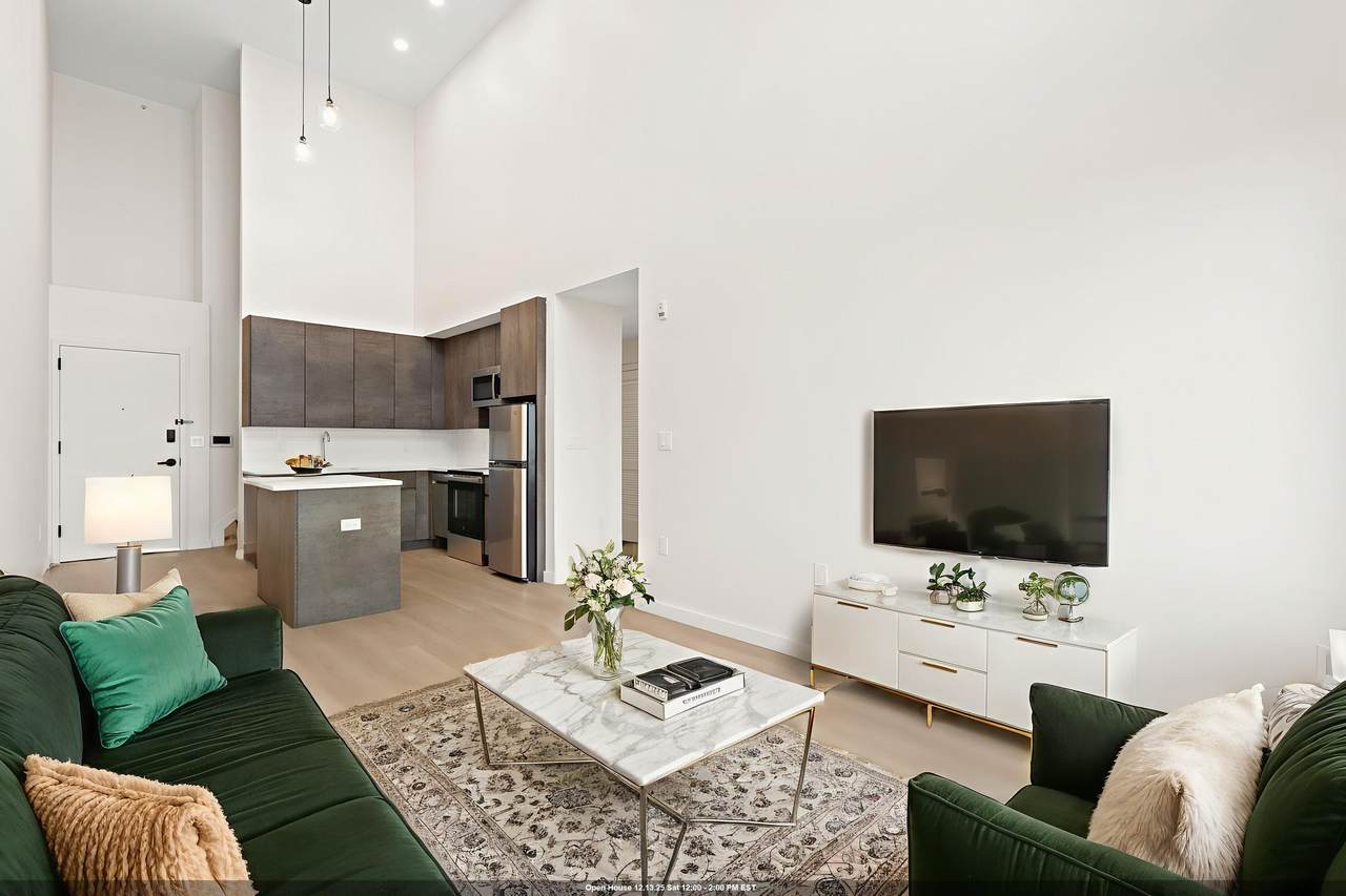 1 Mallory Ave - Photo 1