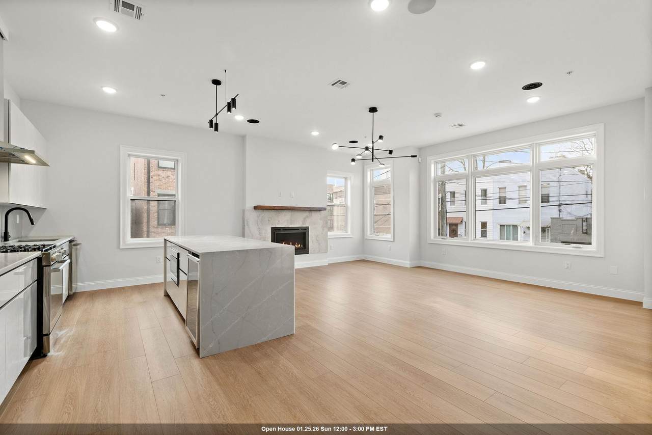 192 Cambridge Ave - Photo 1