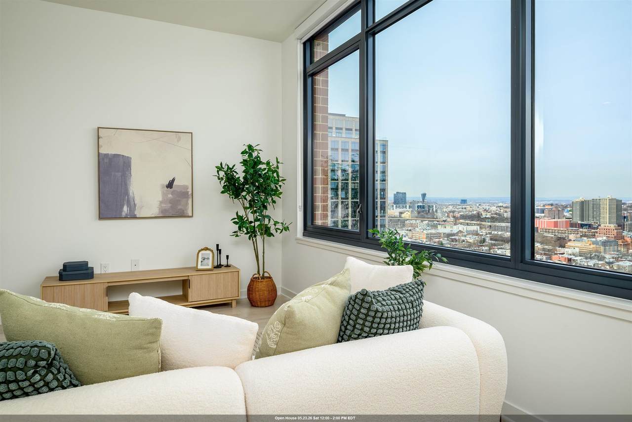 155 Bay St - Photo 1