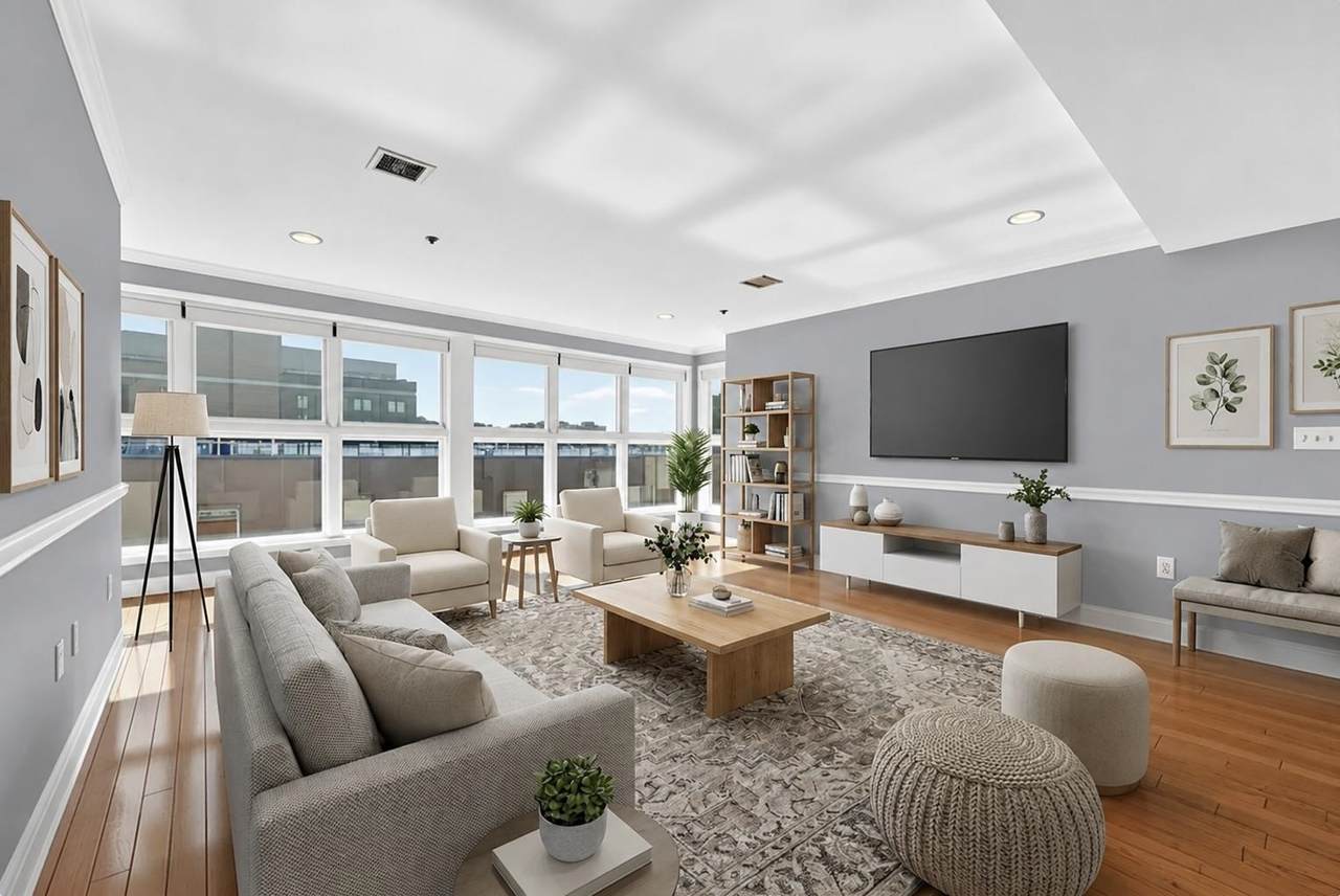 1331 Grand St - Photo 1