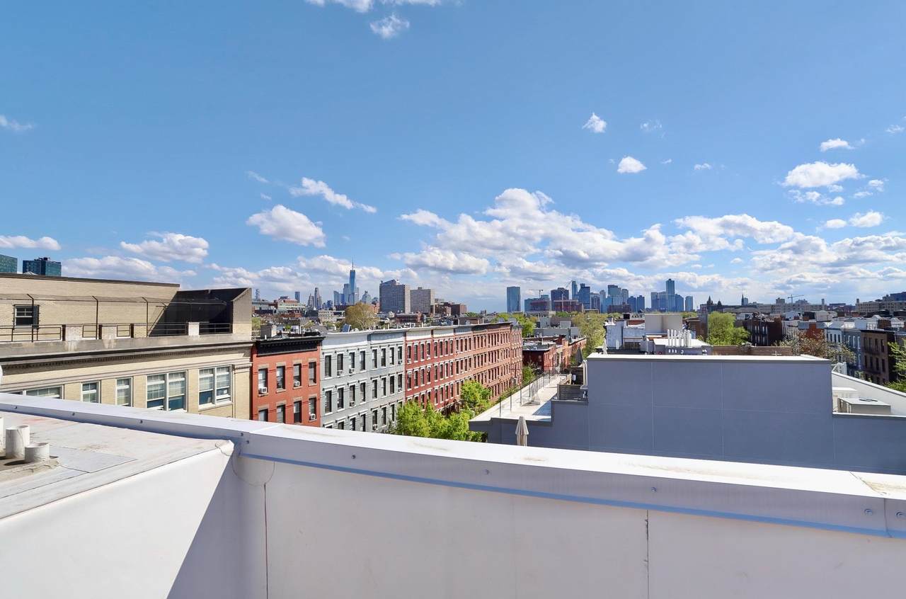 842 Park Ave - Photo 1