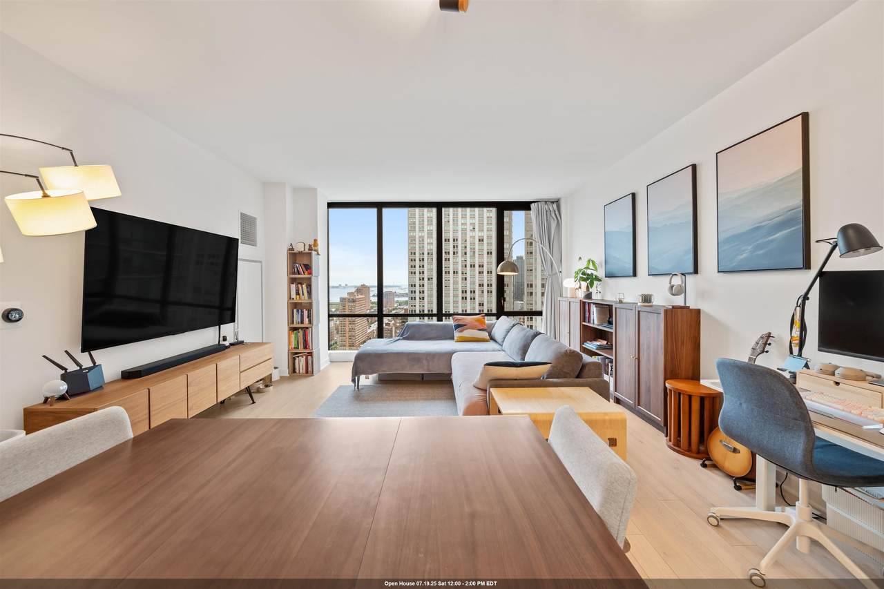 151 Bay St - Photo 1