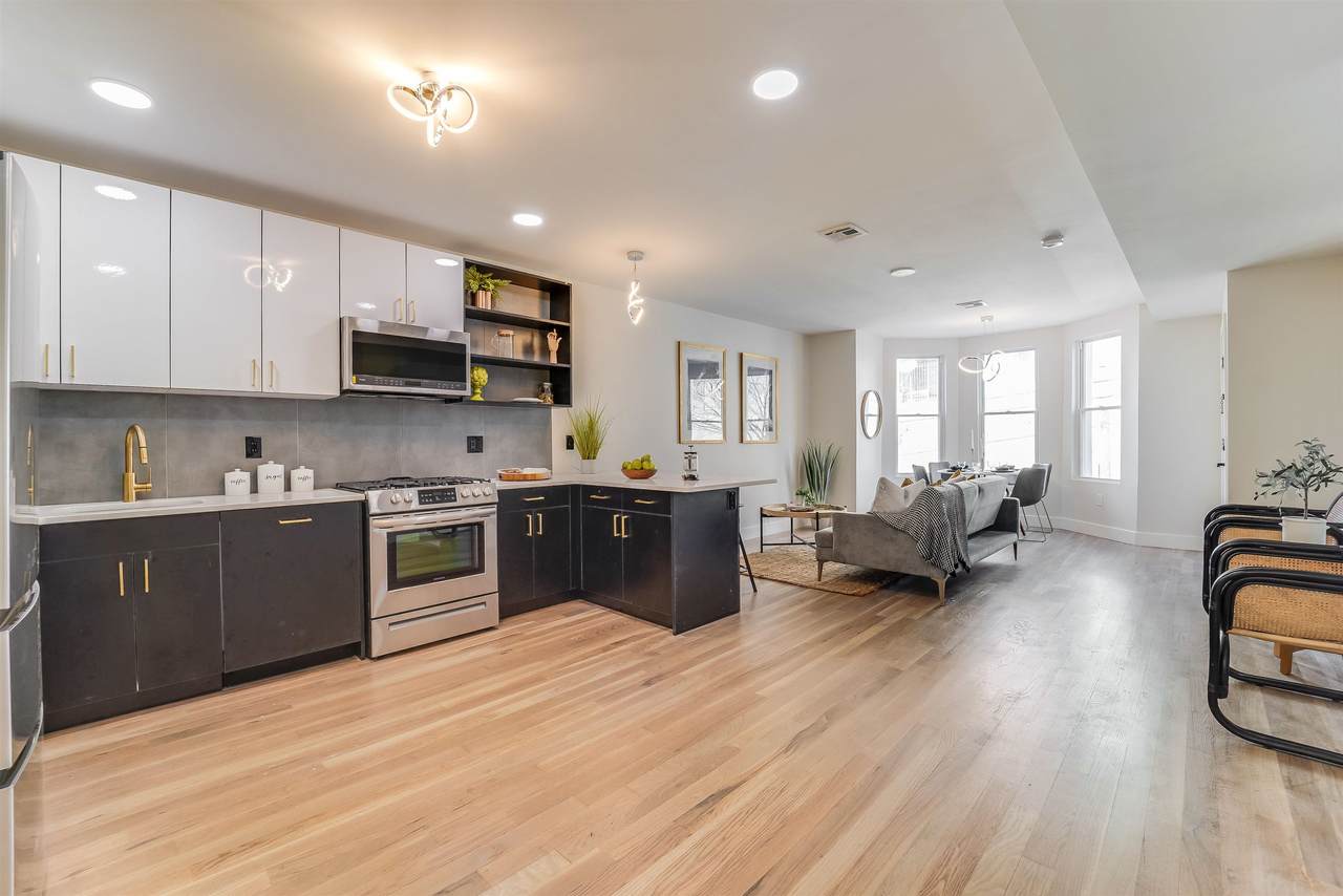 623 38TH ST - Photo 1