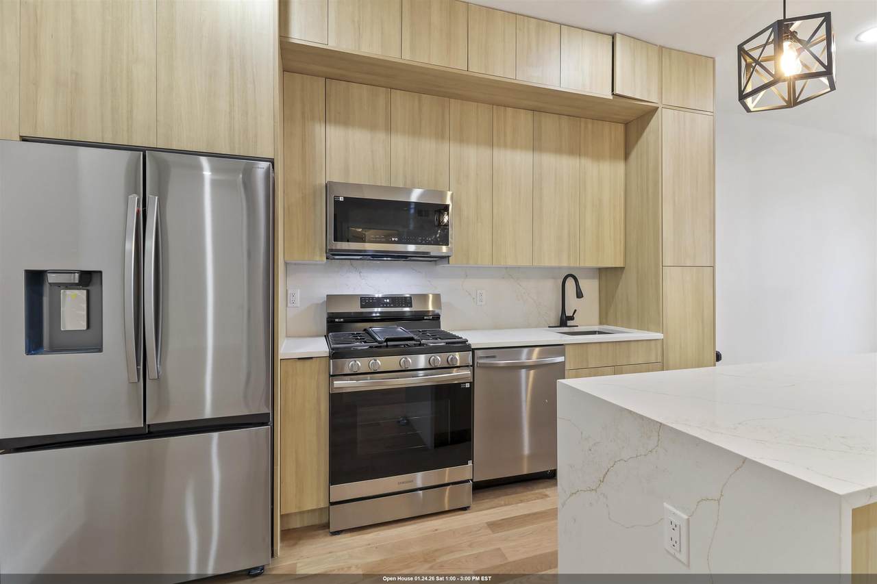 161 New York Ave - Photo 1