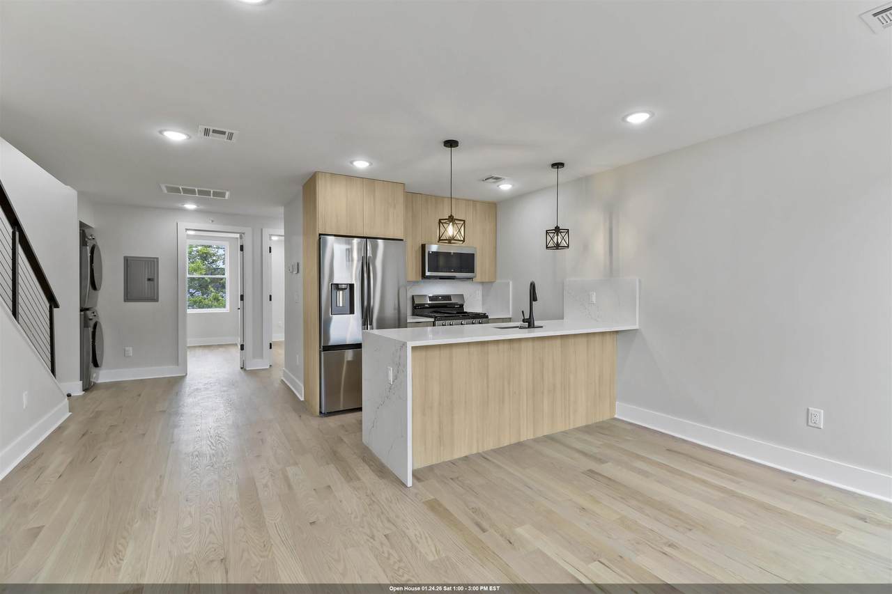 161 New York Ave - Photo 1