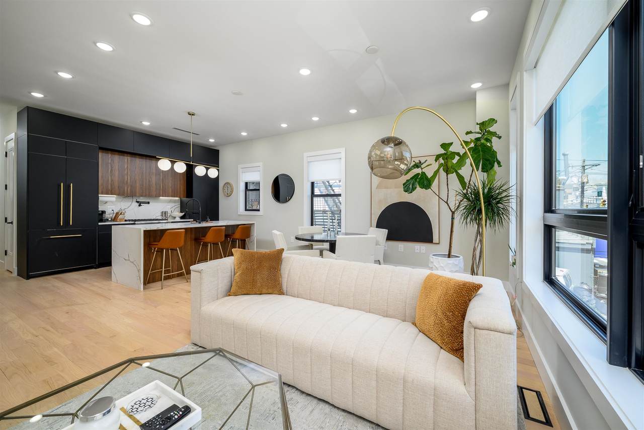 45 Charles St - Photo 1