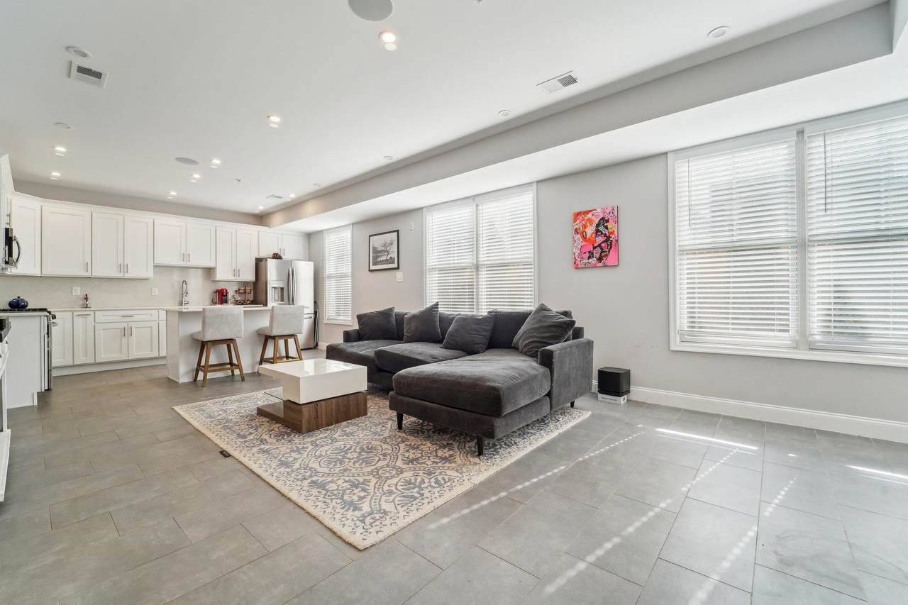 16 Troy St - Photo 1