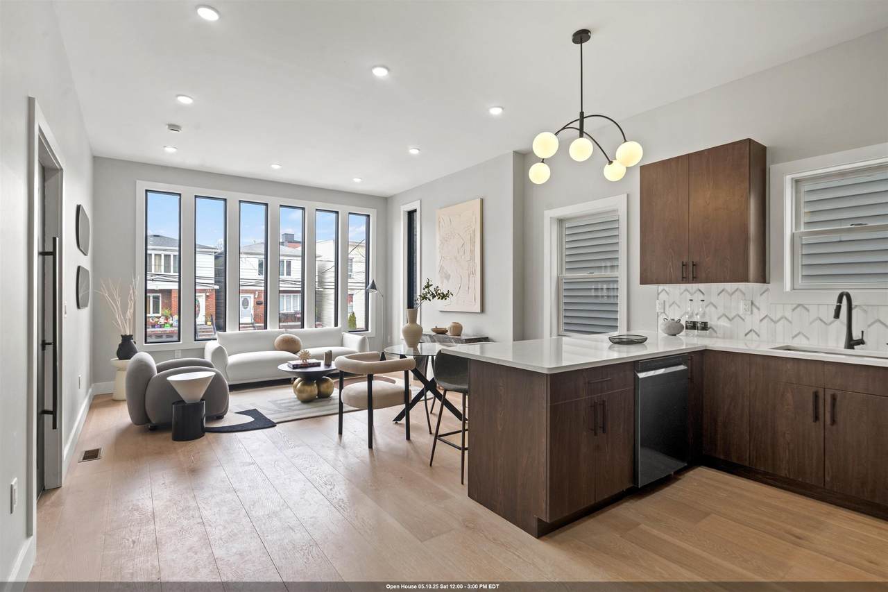 28 Cambridge Ave - Photo 1