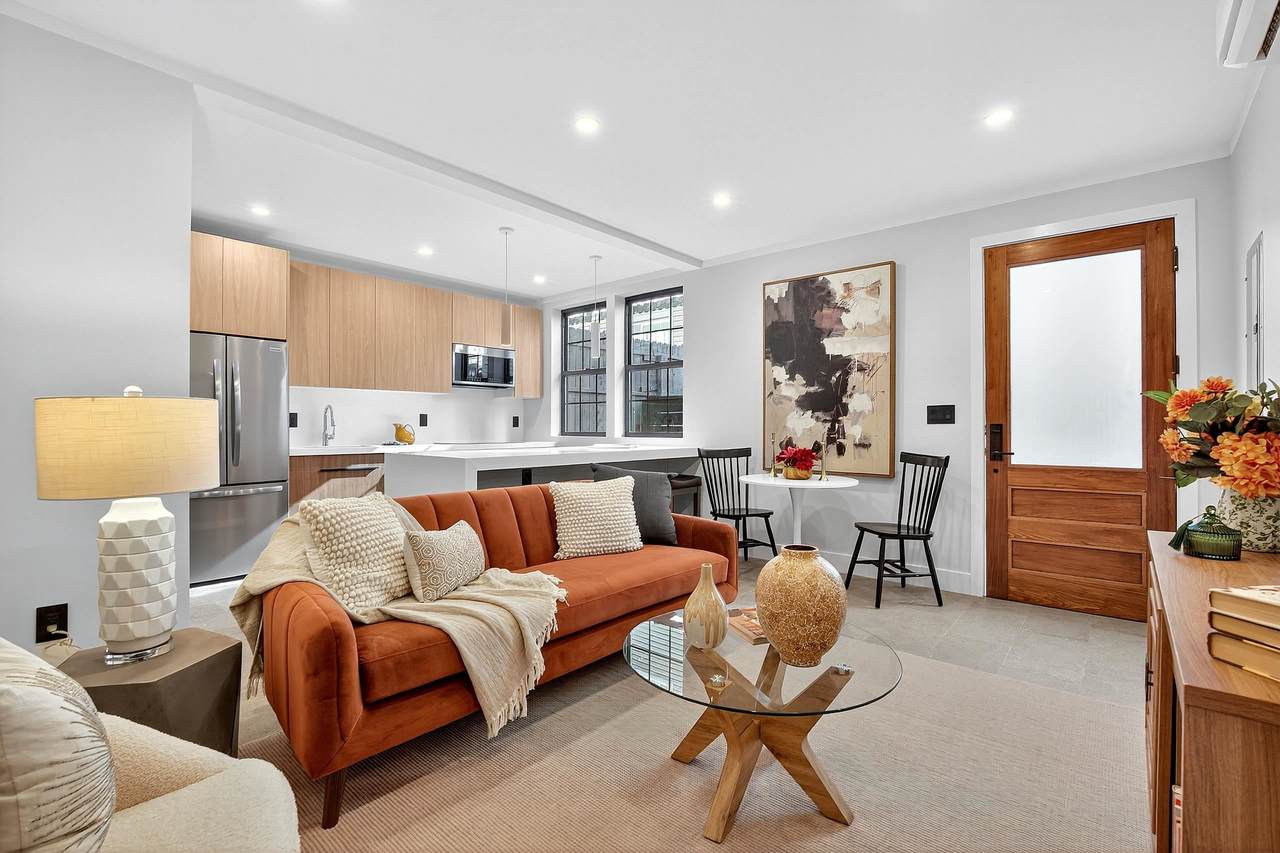 31 Bayview Ave - Photo 1