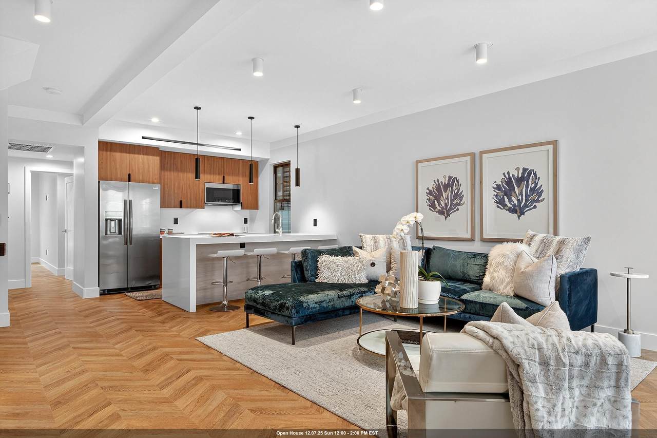 31 Bayview Ave - Photo 1