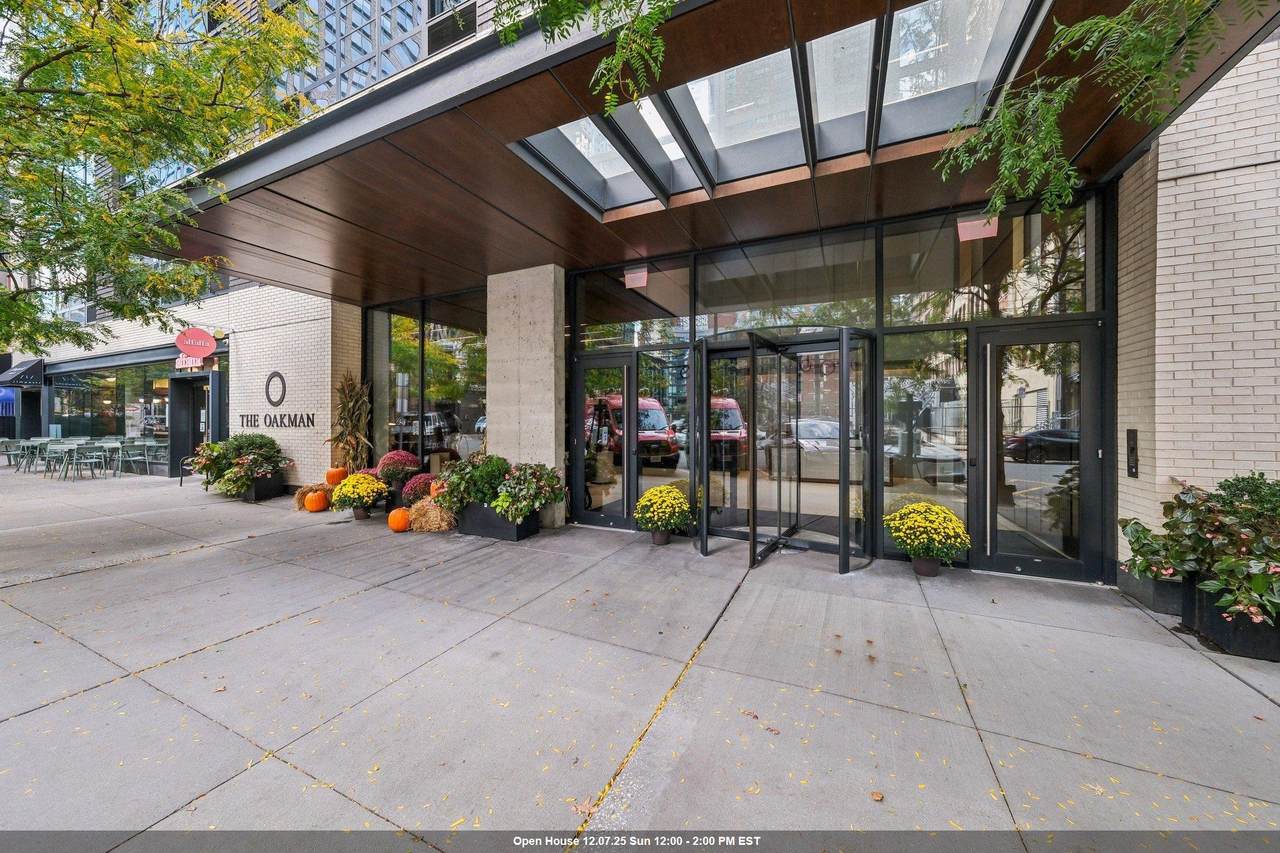 160 1ST ST - Photo 1