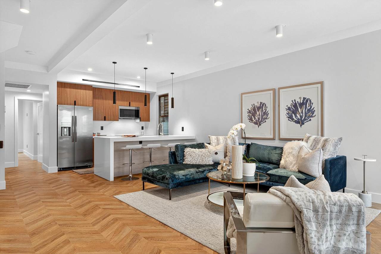 31 Bayview Ave - Photo 1