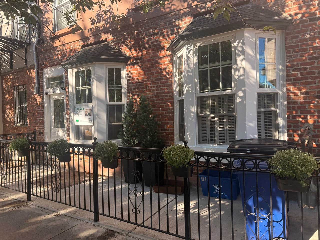 91 Coles St - Photo 1