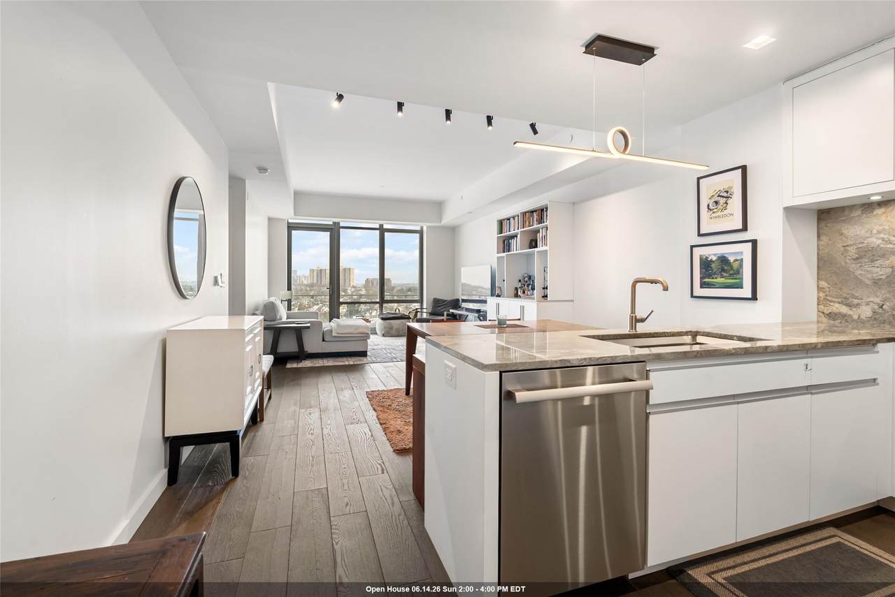 320 Adolphus Ave - Photo 1