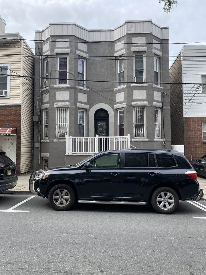 811 24TH ST - Photo 1