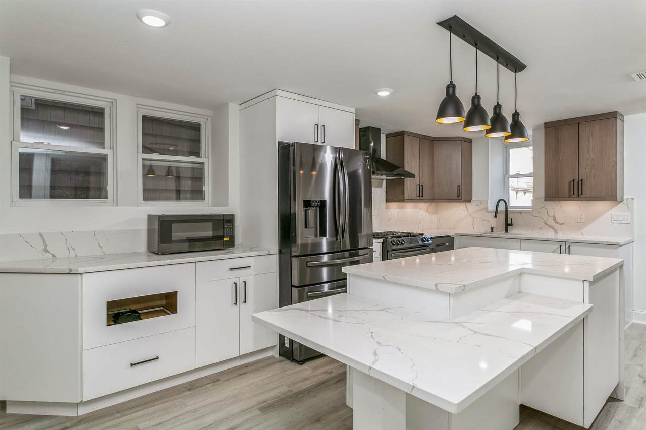 201 Zabriskie St - Photo 1