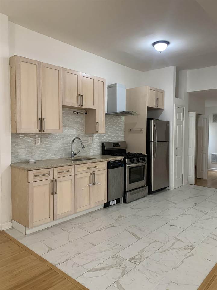 80 Maple St - Photo 1