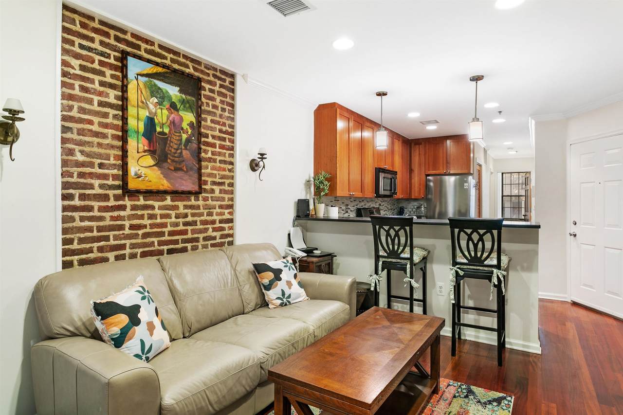 508 Grand St - Photo 1