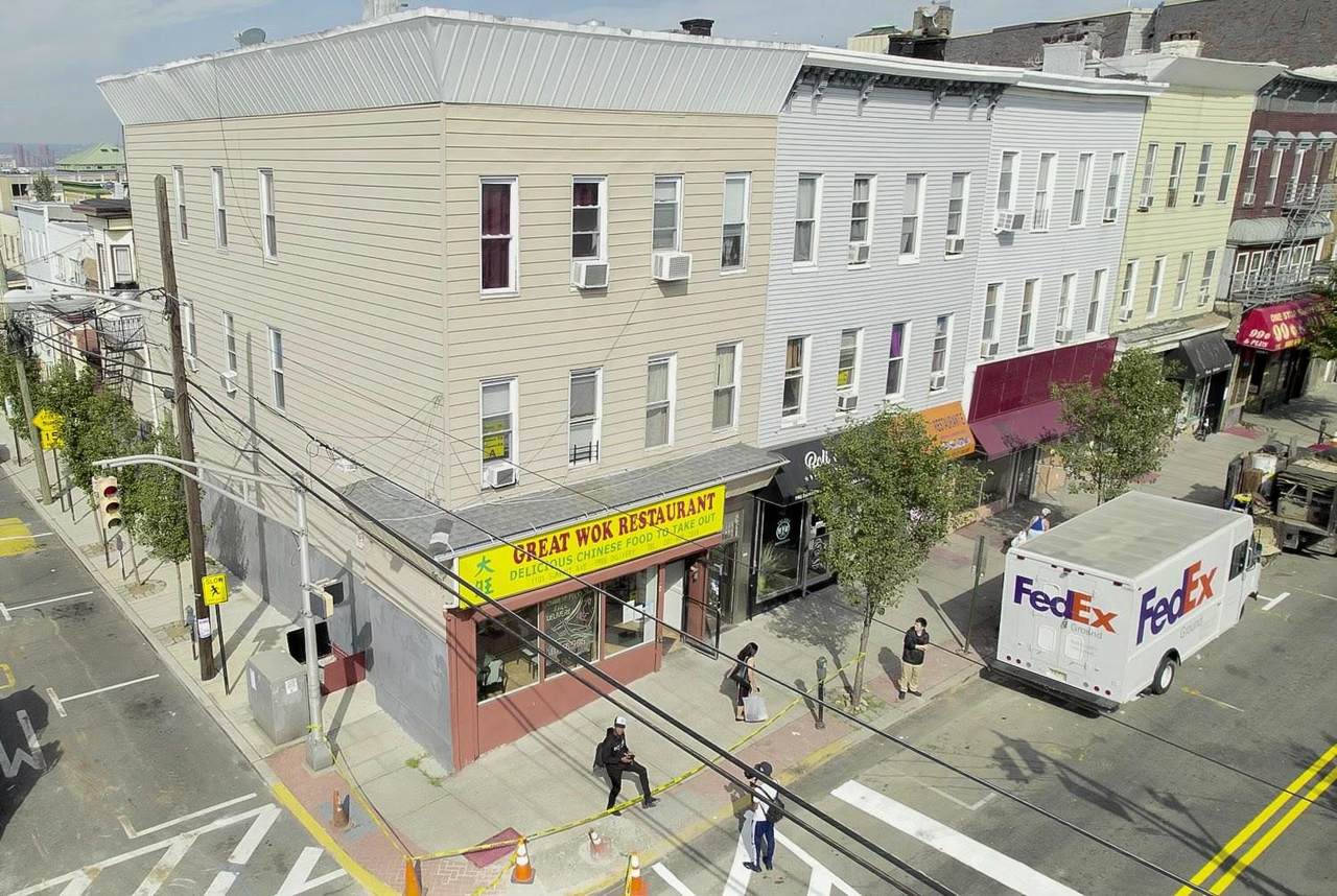 1101 Summit Ave - Photo 1