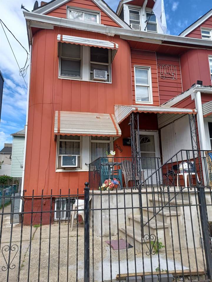309 Arlington Ave - Photo 1