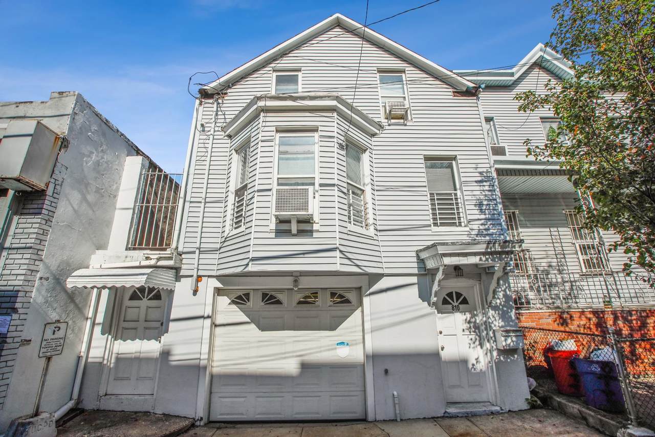 810 27TH ST - Photo 1