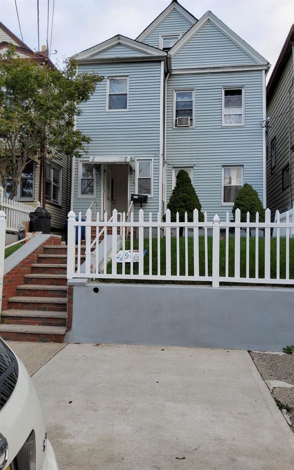 207 Highland Ave - Photo 1