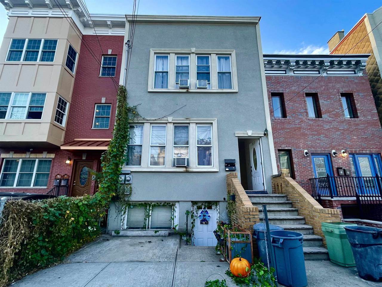 313 New York Ave - Photo 1