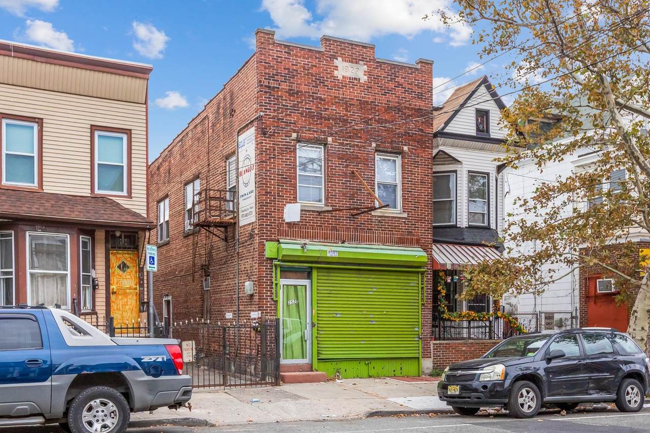 252 Clifton Ave - Photo 1
