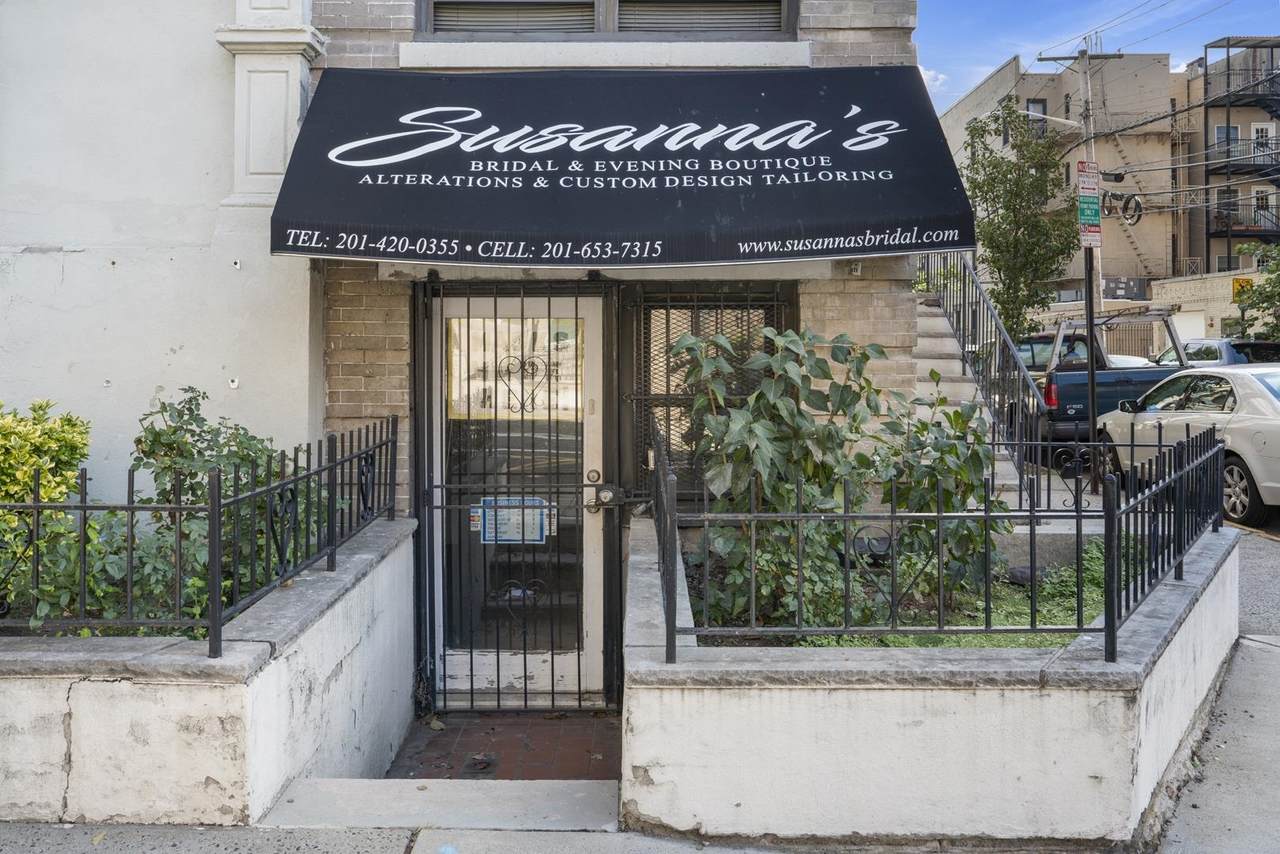 301 Monroe St - Photo 1