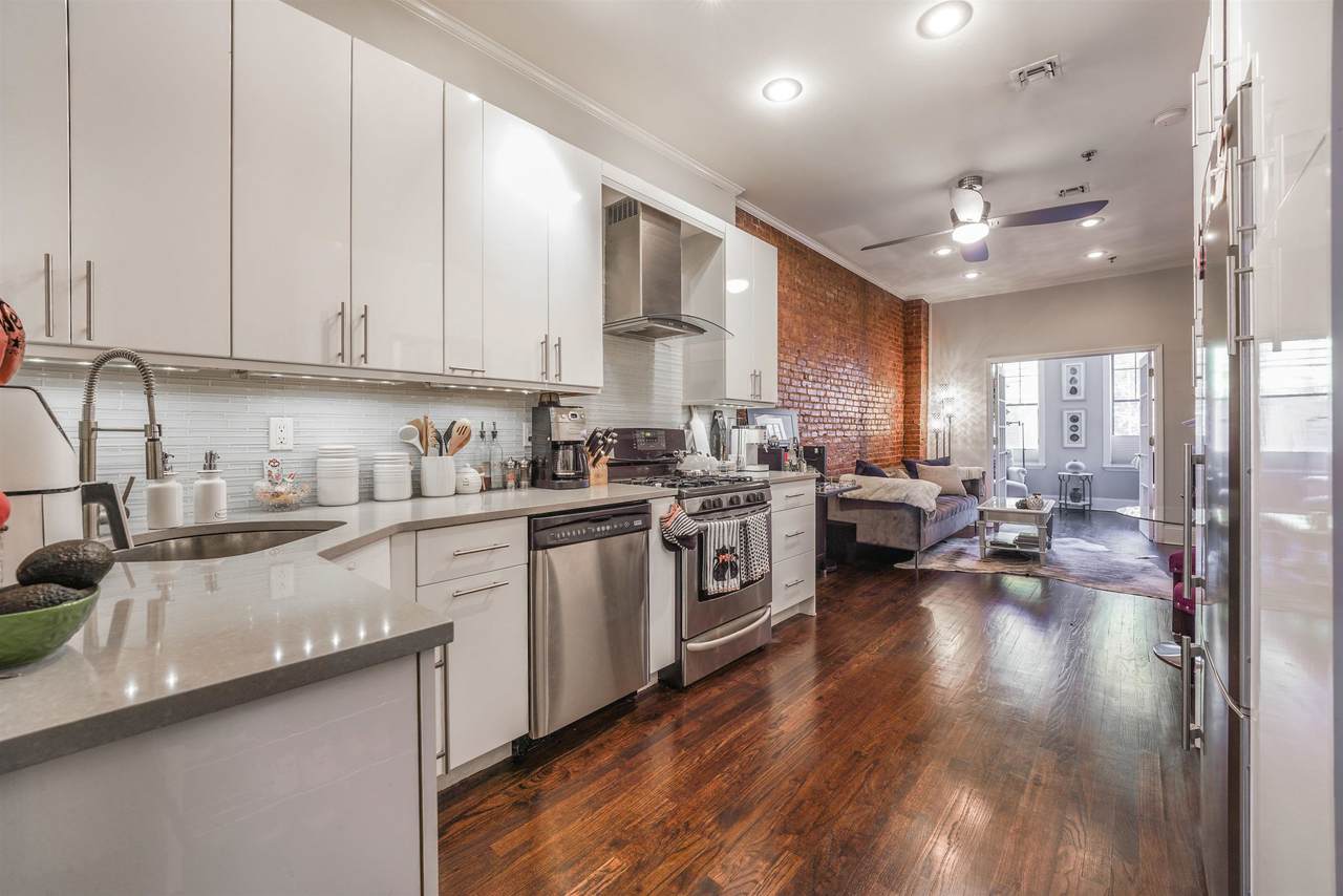 919 Park Ave - Photo 1