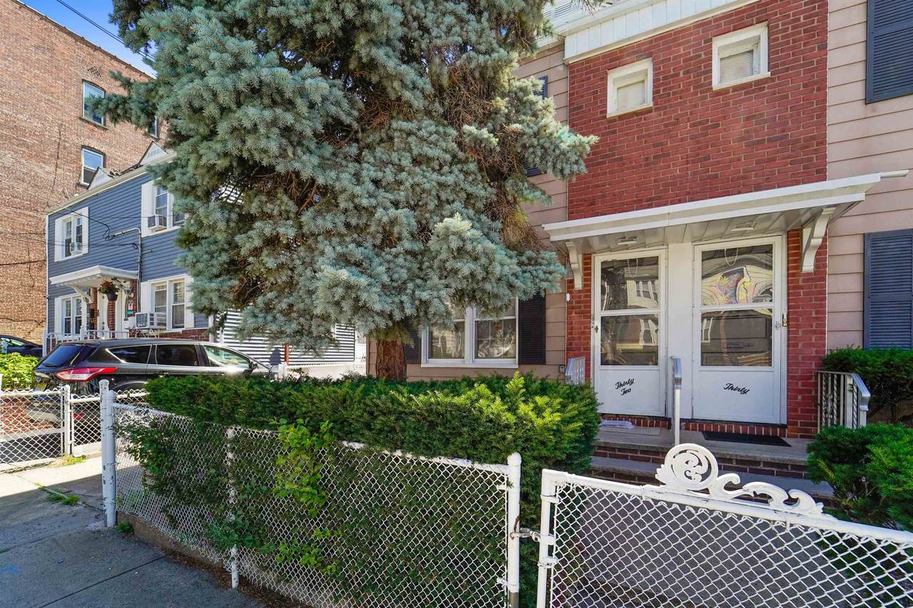 32 Kelly Parkway - Photo 1