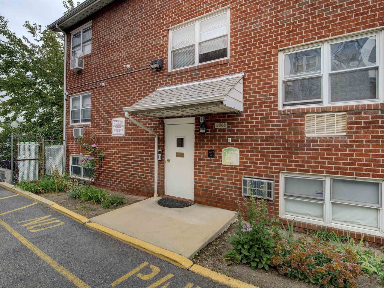 6908C Liberty Ave - Photo 1