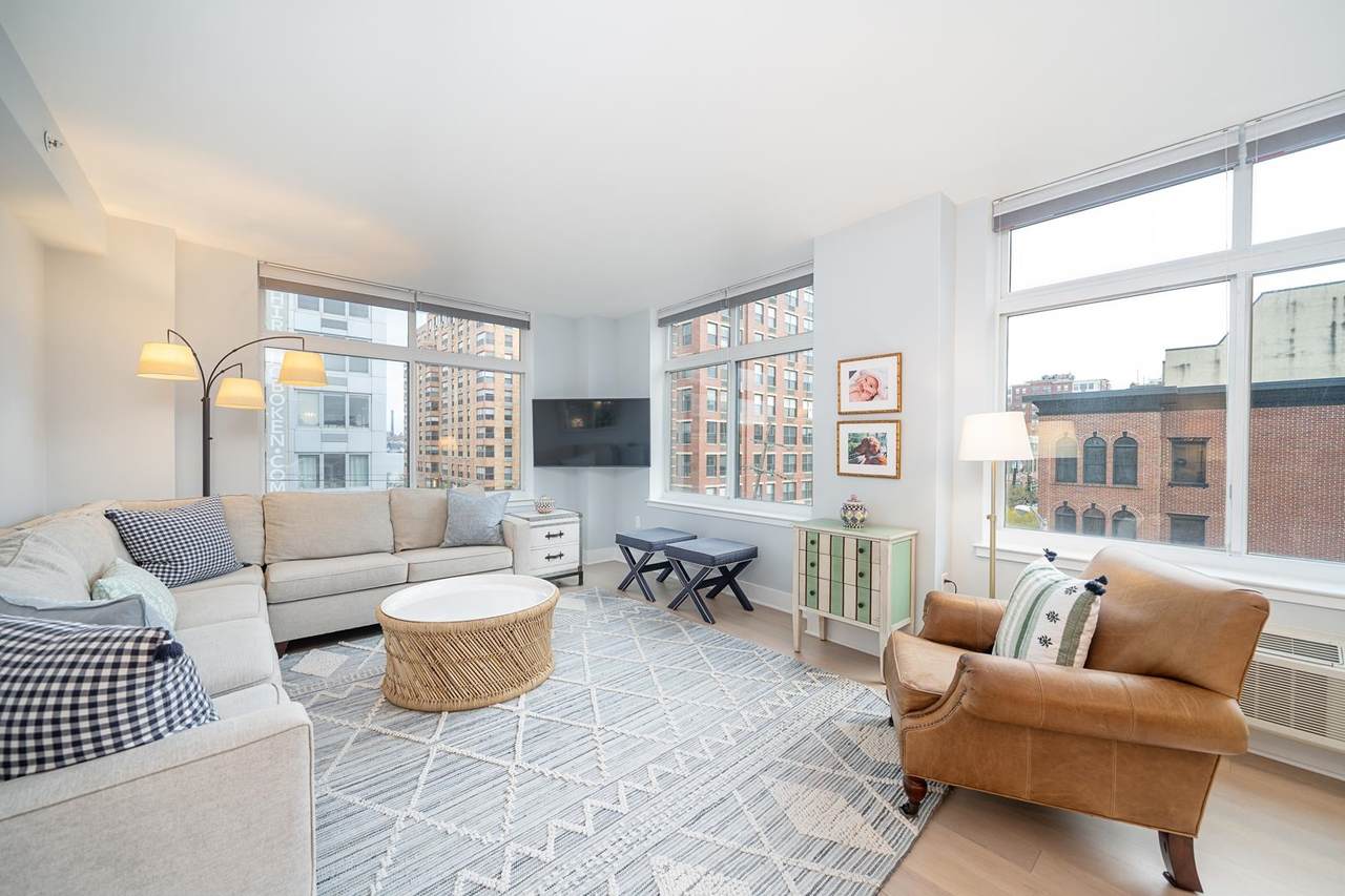 1400 Hudson St - Photo 1