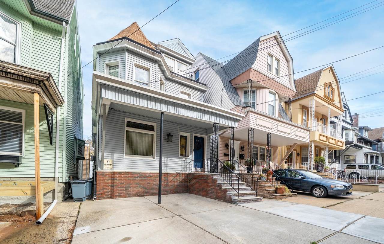 134 Kensington Ave - Photo 1