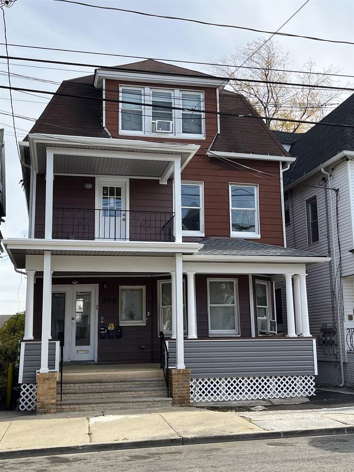 304 Arlington Ave - Photo 1
