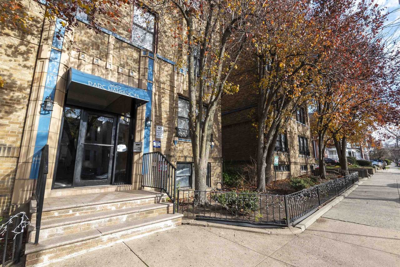 260 Harrison Ave - Photo 1