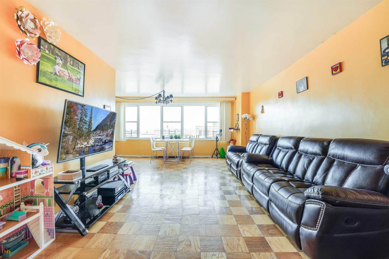 225 St Pauls Ave - Photo 1