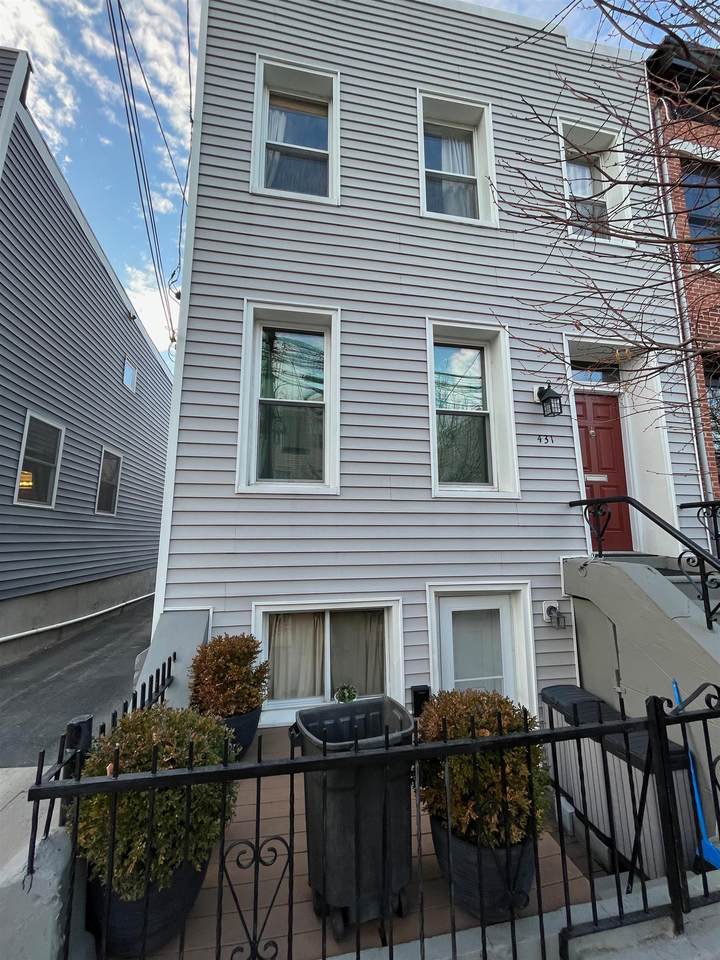431 Monmouth St - Photo 1
