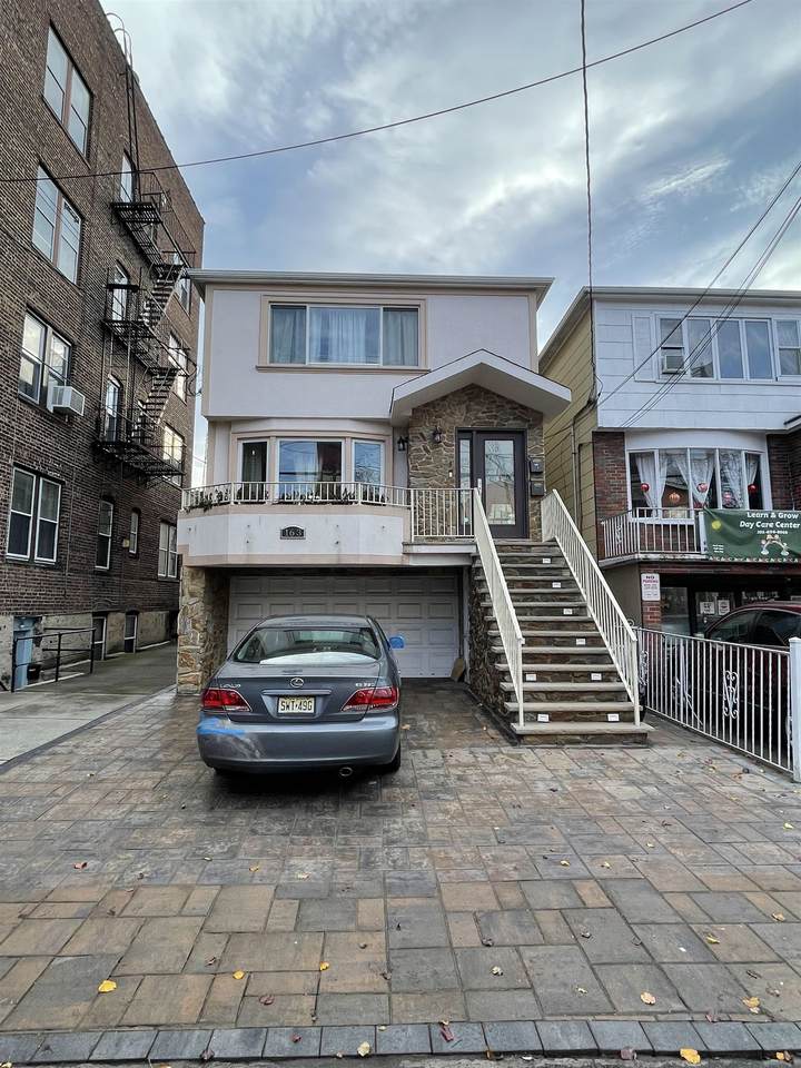 163 Hutton St - Photo 1