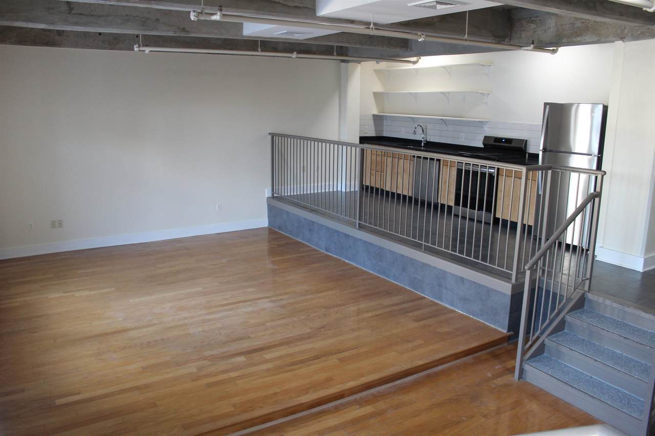 140 Bay St - Photo 1