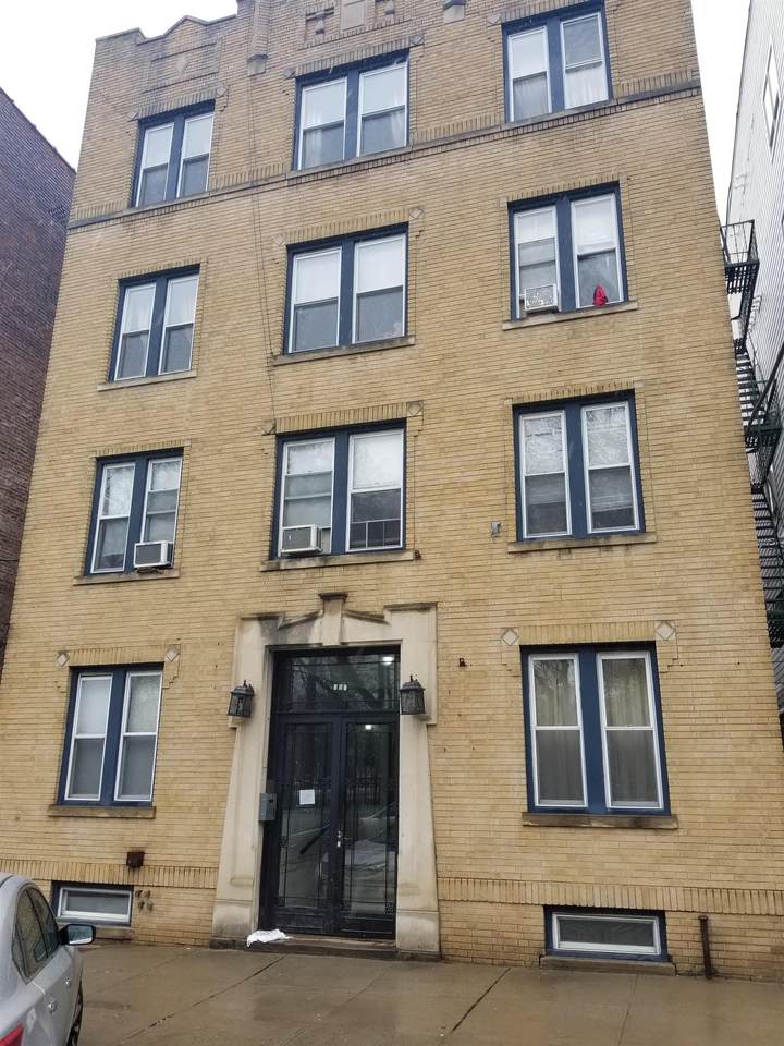 192 Kensington Ave - Photo 1