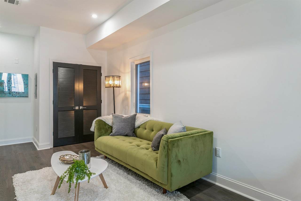 201 Zabriskie St - Photo 1