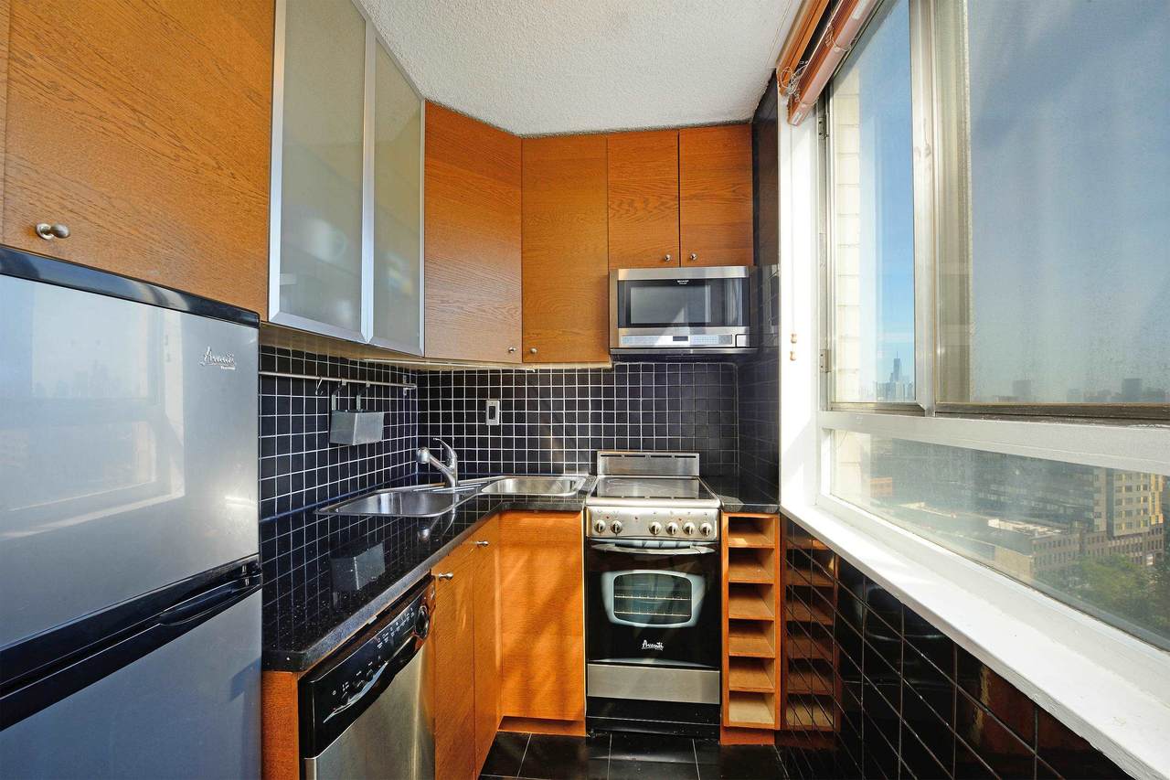 100 Manhattan Ave - Photo 1