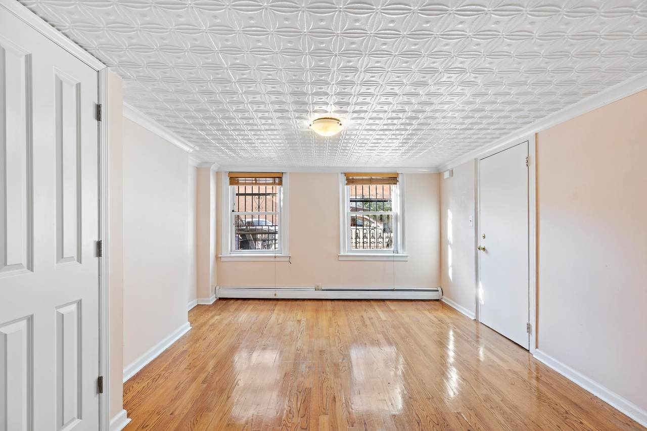 138 Erie St - Photo 1