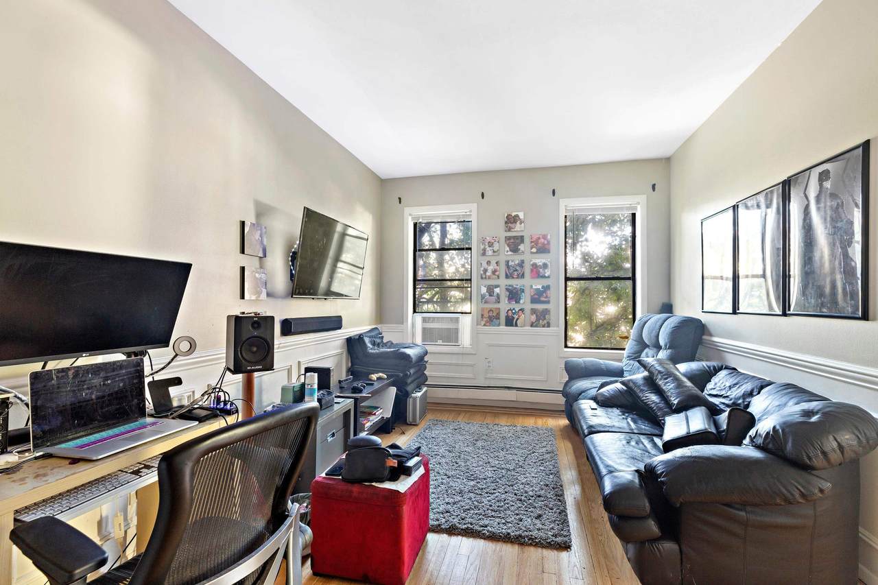 15 Broadway - Photo 1