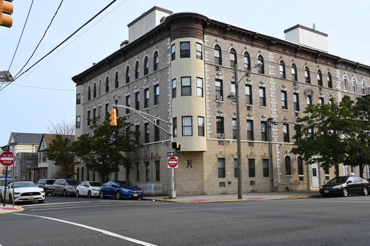 518-524 Kennedy Blvd - Photo 1