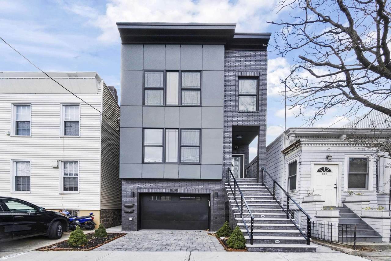 127 Zabriskie St - Photo 1