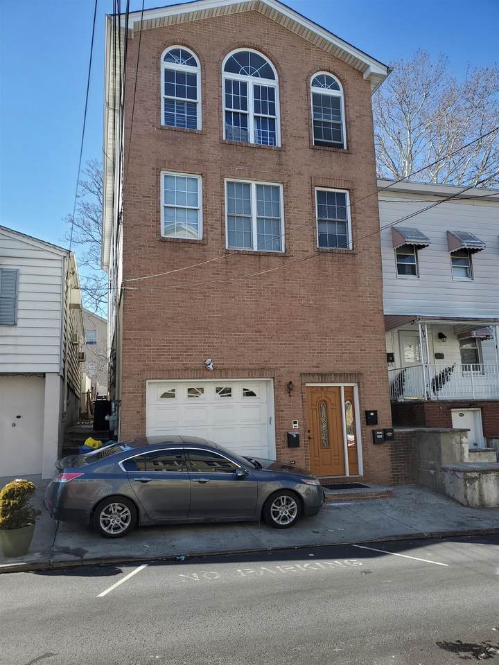 267 Winfield Ave - Photo 1