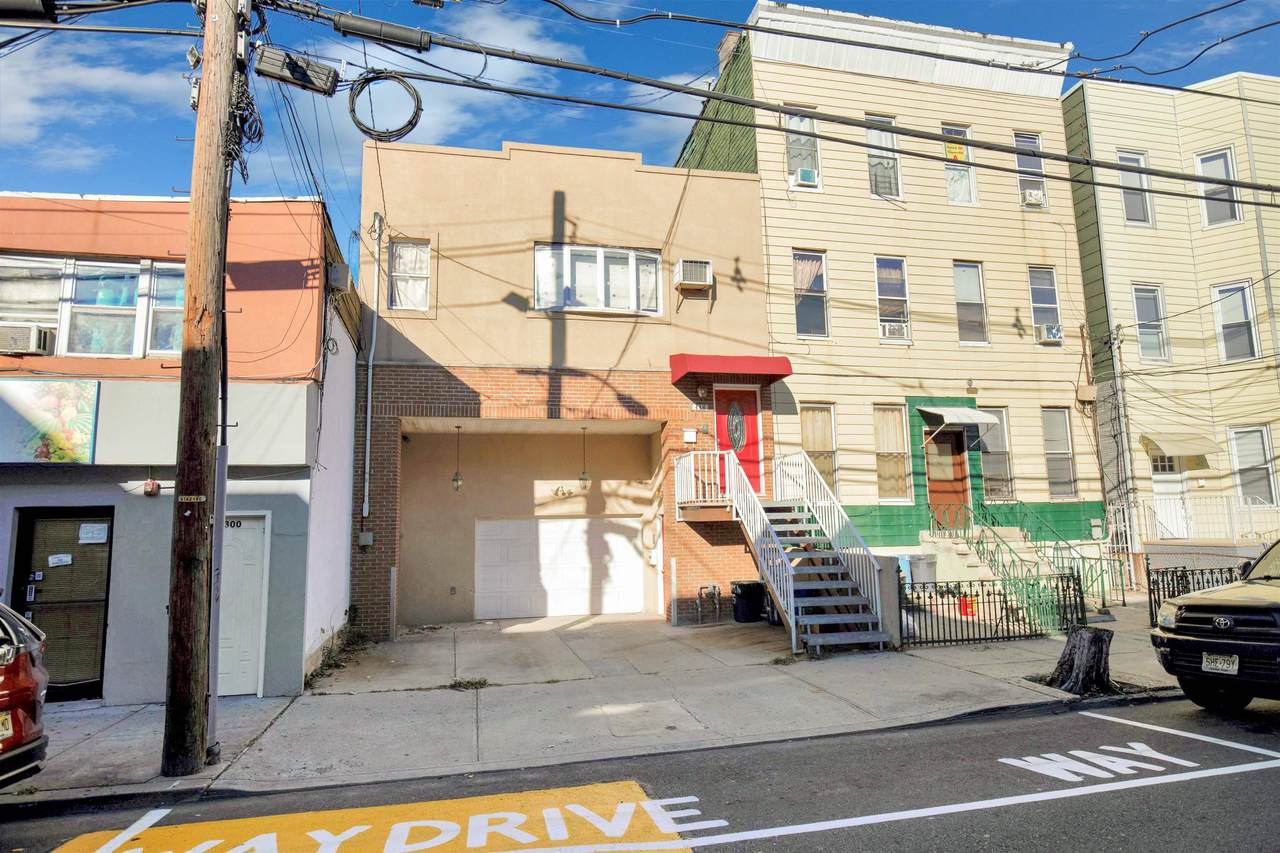 416 23RD ST - Photo 1